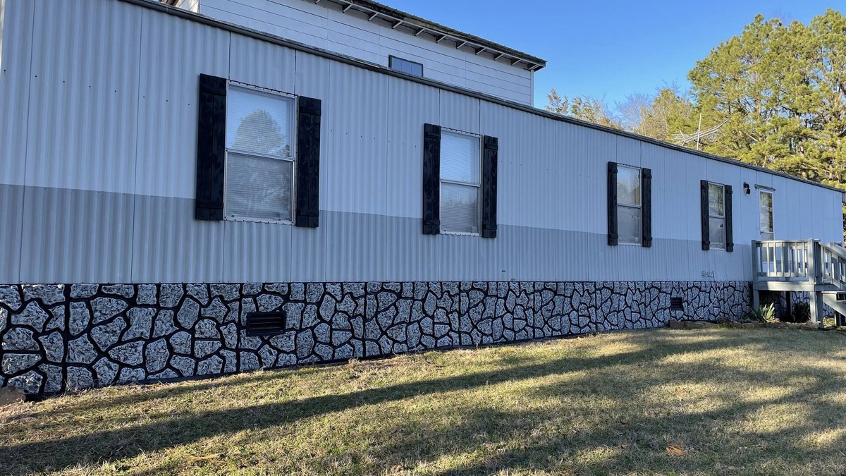 New Blaine House | Terrific 2-bedroom mobile home with plenty of outdoor space to enjoy nature.