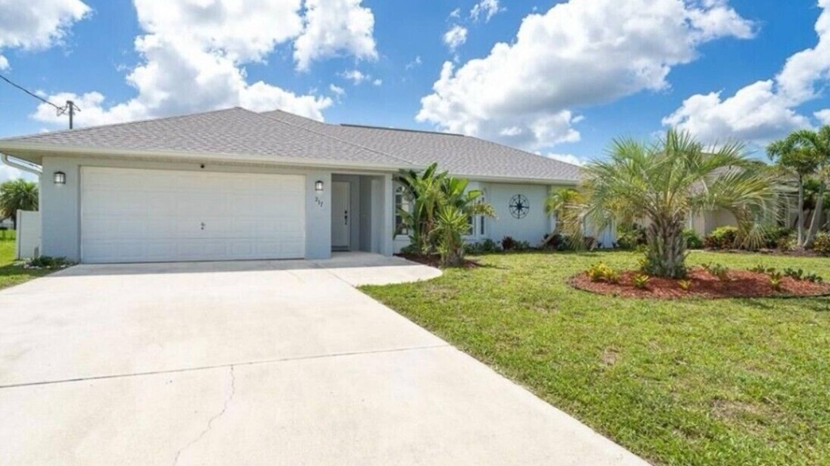 Pinehurst House | Terrific 3-bedroom heated pool house near beaches and golf courses!