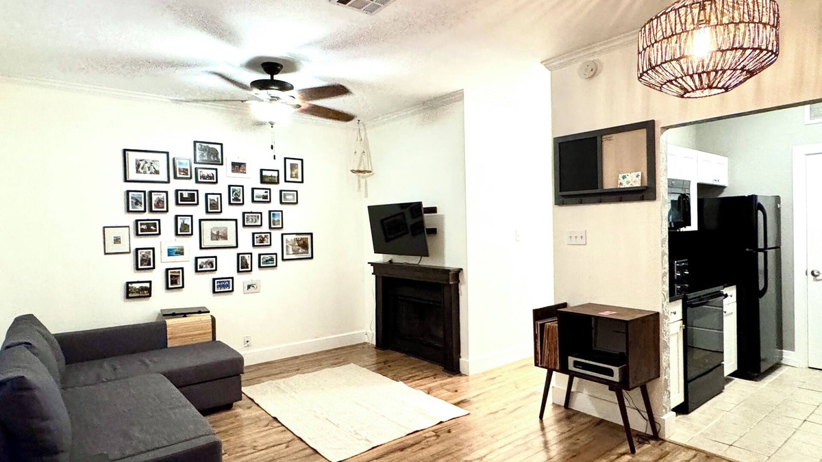 West Campus Apartment | Terrific apartment walking distance to UT Austin, bars and restaurants