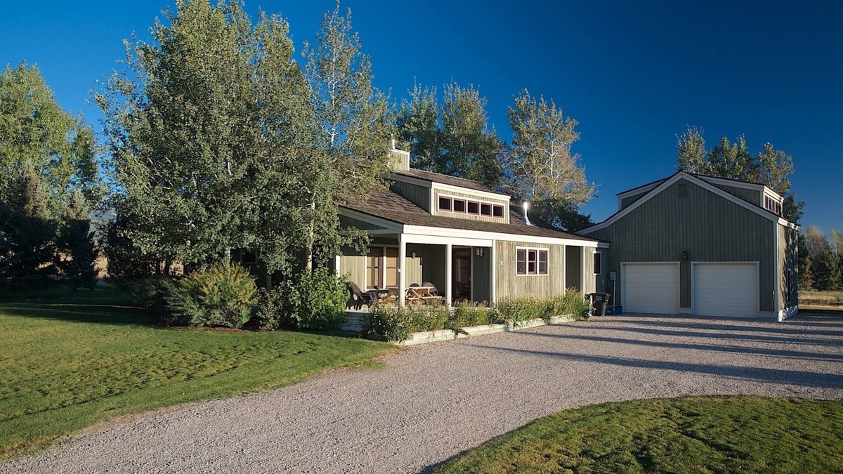 Hastings Farm House | Teton View Lodge- Spacious, Peaceful, Stunning View. Hot Tub/Sauna/Steam Shower