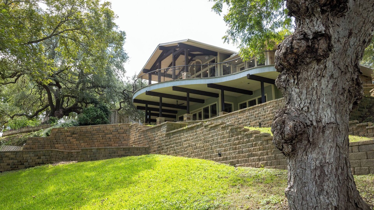 Seguin House | Texas Lifestyle Lakehouse - Tranquil Texas lakefront escape