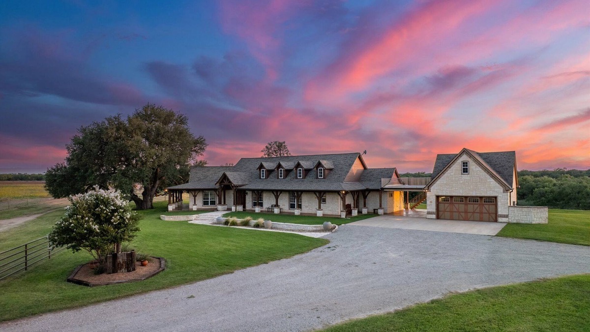 Rochelle House | Texas River Ranch-518 Acres; 2 Homes, Sleeps 21; +/- 3 Miles of River Frontage