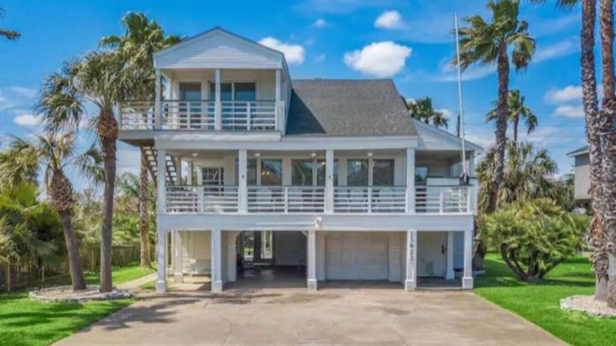 Pirates Beach House | Texas Vacation Home with Pool, Near the Beach