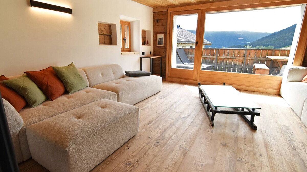 Riom-Parsonz House | Tga Franzestg meeting of history and comfort in the alpine village of Riom