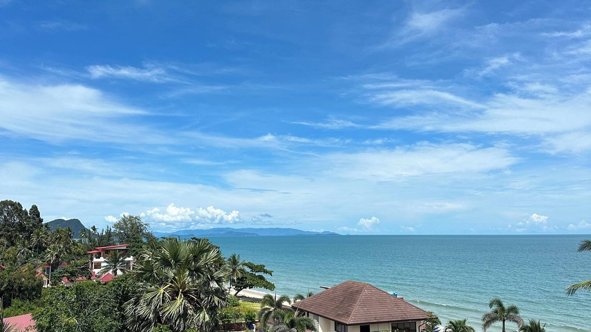 Khanom Condo | Ocean Front, 1-bedroom Top-Floor Condo in Khanom Beach Thailand