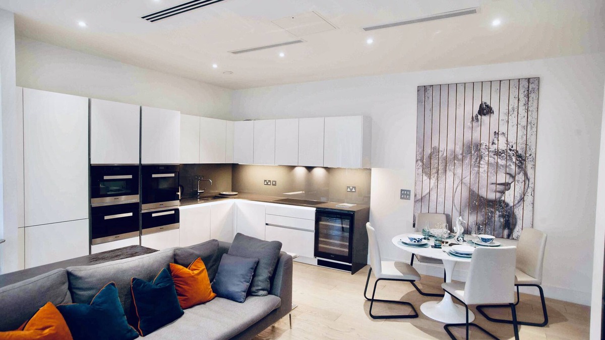 Sands End Apartment | Thames riverside apartment in London
