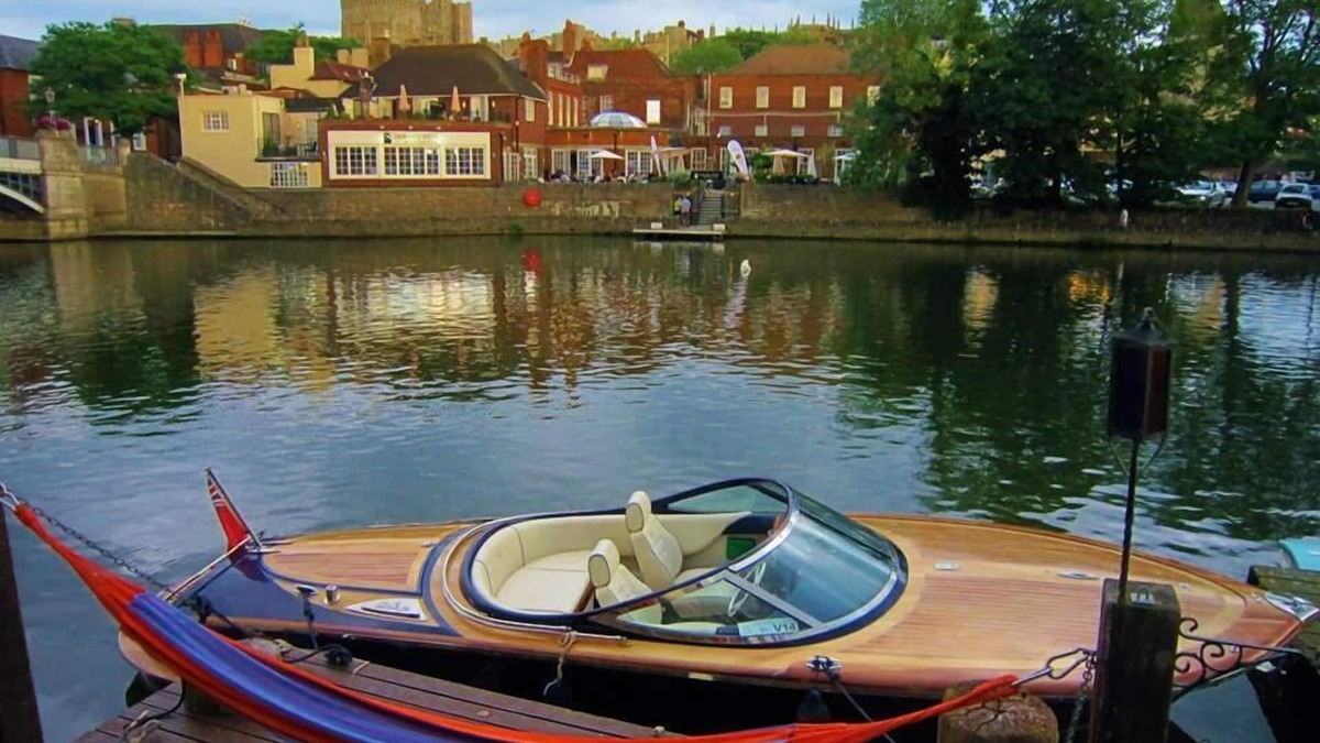 Windsor House | Thames riverside location with direct Windsor Castle views, re-open now!