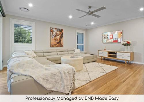 Lloyd House | Thane Retreat - Cosy Ambience, Modern Entertaining