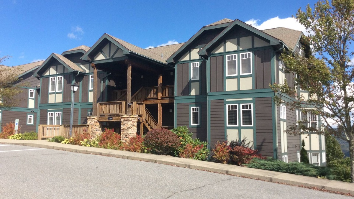 Banner Elk Condo | Thanksgiving week available! July 2026 month long only!
