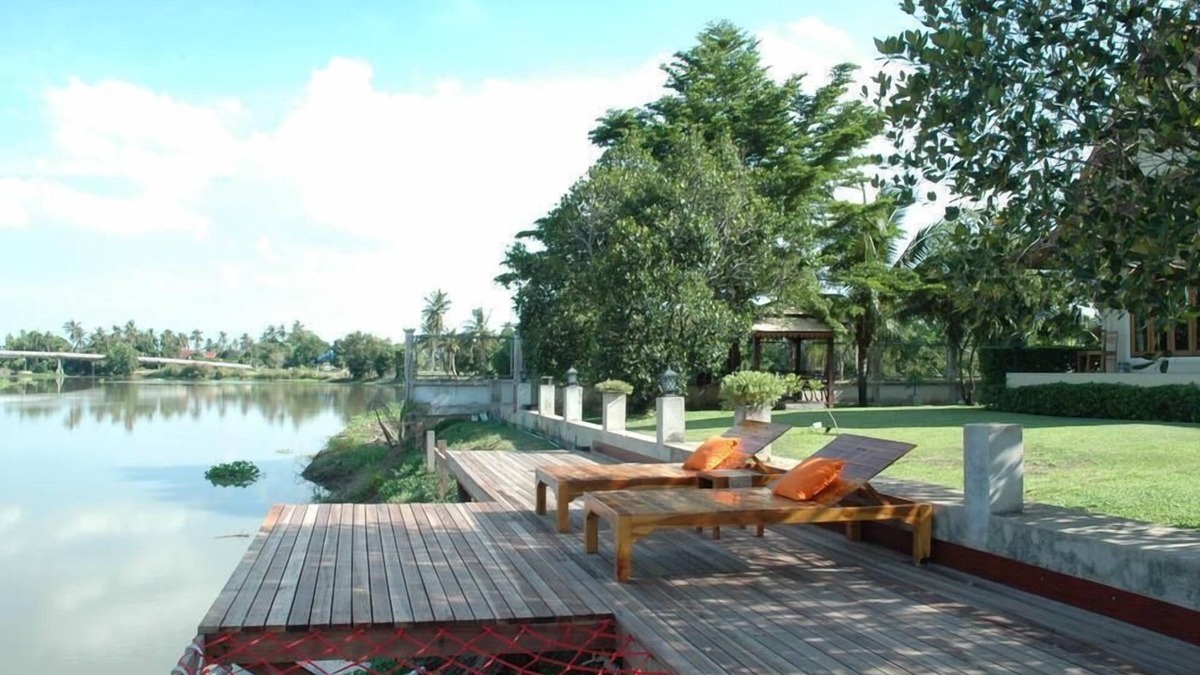 Doem Bang Nang Buat House | Tharnrarin Villa Suphan Buri