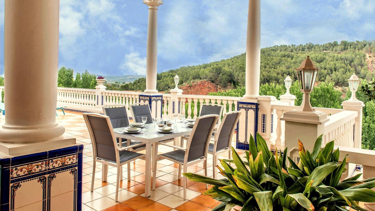 Anna House | That impress patio overlooking mountains and the sound of water in the fountain