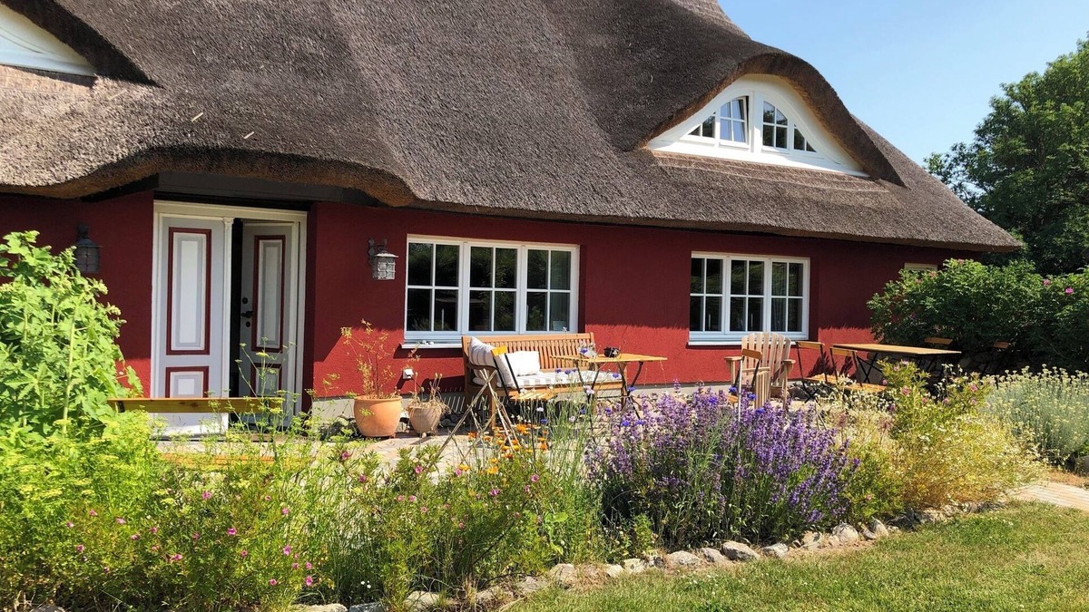 Altenkirchen Cottage | Thatched farmhouse Schwalbenhof Gudderitz