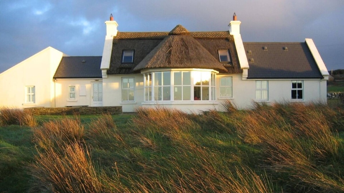 Doolin House | Thatched Roof, Elegant Cottage in Doolin, Spectacular Views, Tranquil