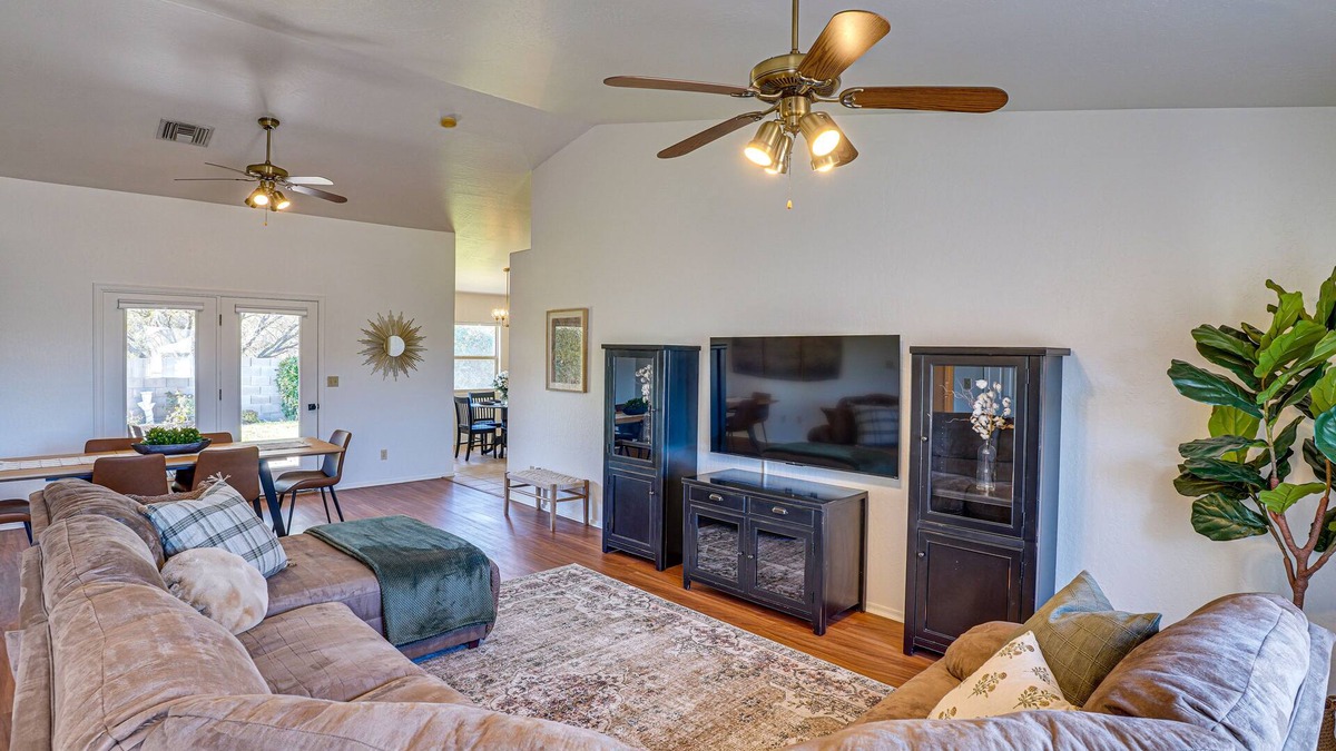 Thatcher House | Thatcher Home w/Fenced Backyard: 3 Mi to Downtown