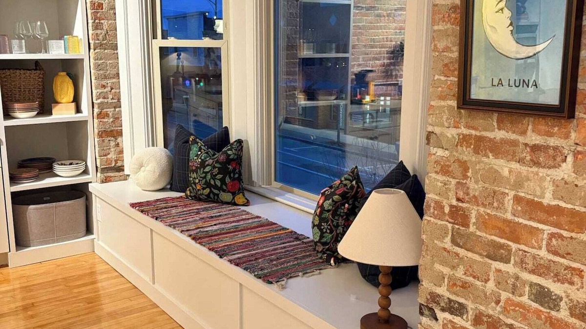 De Pere Apartment | The 1913 - newly renovated historic downtown loft