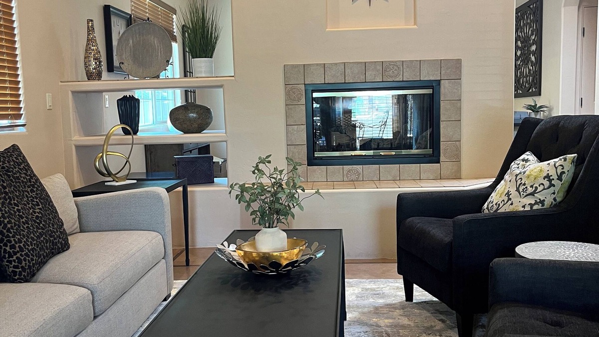 Sam Hughes House | The 1st Place - Beautiful and spacious 5 bedroom home next to U of A.