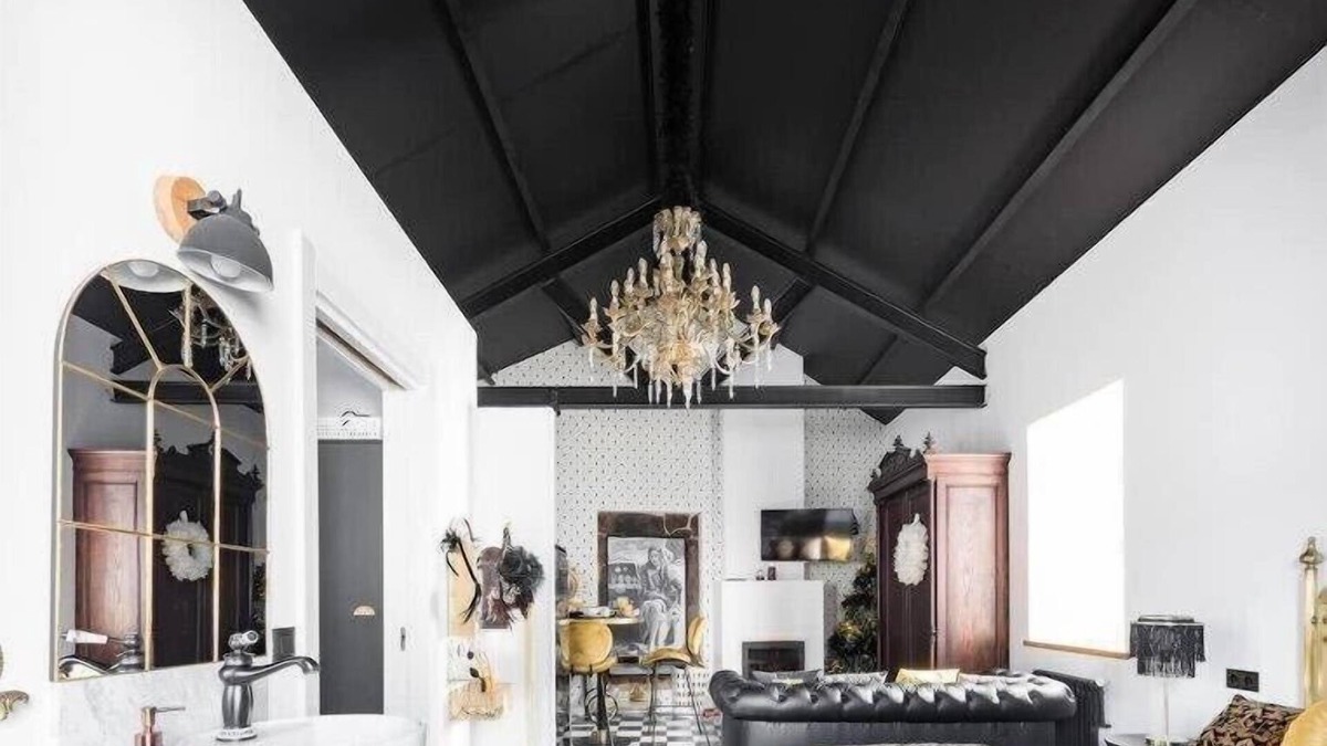 Corcubion Apartment | The 20's Suite. Loft with bathtub, outdoor terrace and wood-burning fireplace.