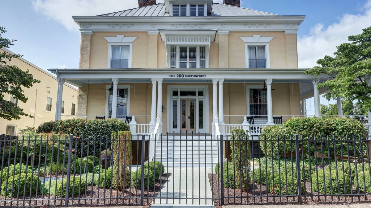 North Downtown House | The 200 South Street | Entire Estate (Exclusive Use)