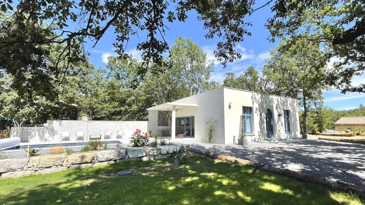 Saint Alban Auriolles Villa | The 4* Summer Pavilion - elegant and bright