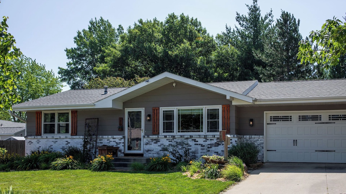 Ames House | The 410 Farmyard