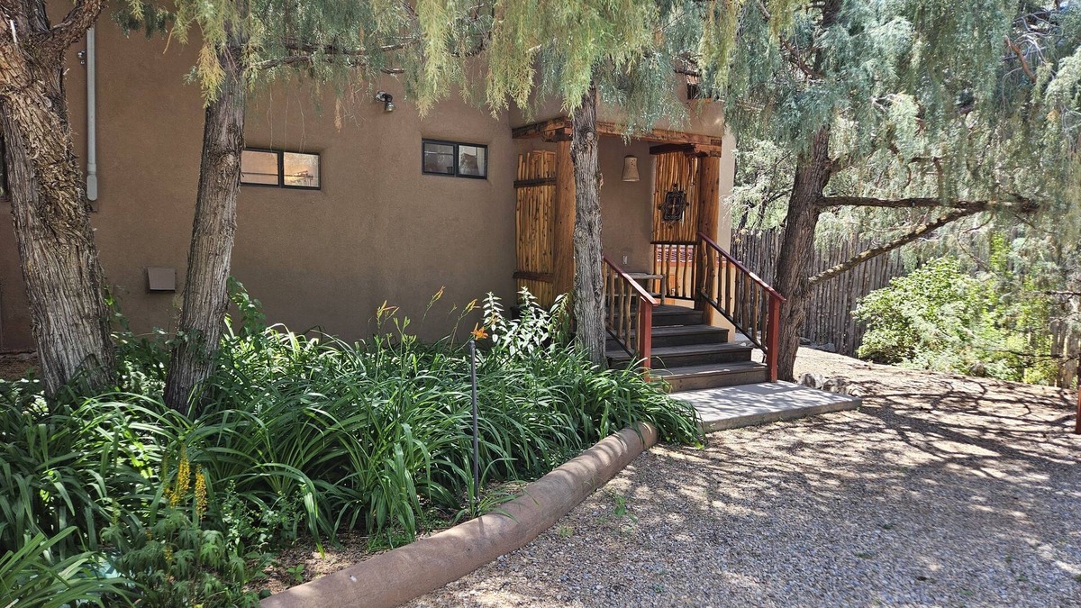 Taos Apartment | The 5 Star Casita is a Beautiful Secluded Property in Taos NM