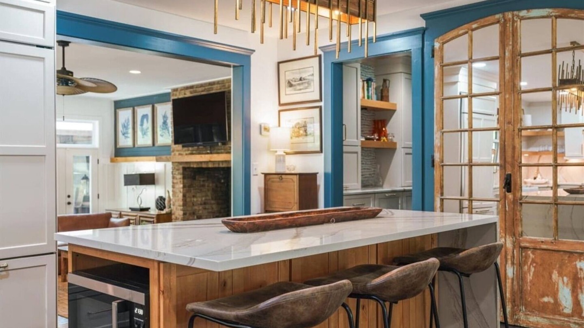 The Old Commons House | The '56 Downtown Retreat