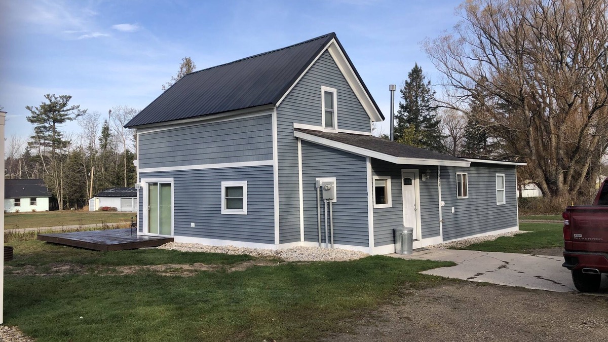 Alanson House | The 7429 cheboygan street , Alanson , Mi3 bedrooms , bathroom , tub , shower