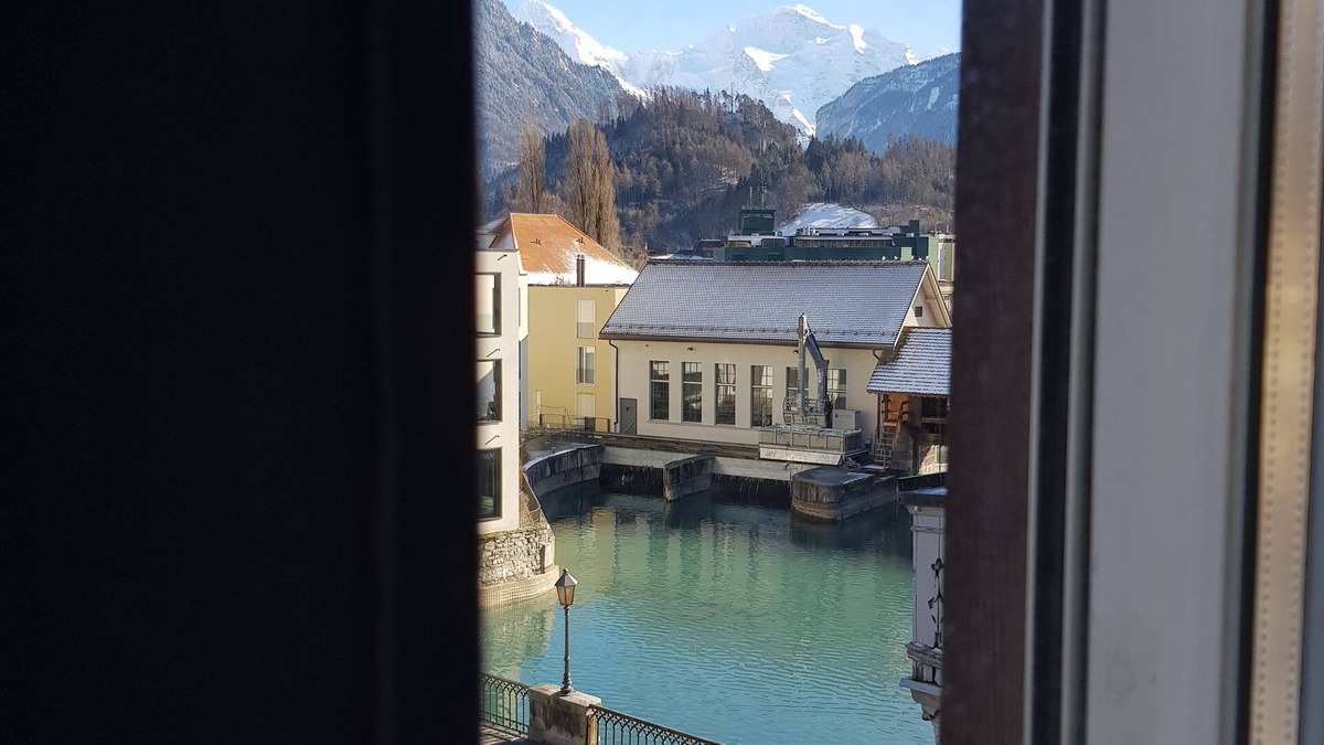 Unterseen Hotel | The Aarburg Hotel & Café