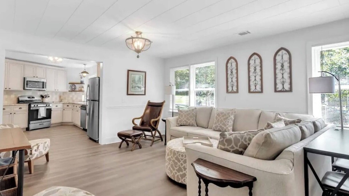 Acworth House | The Acworth peach- sleeps 12