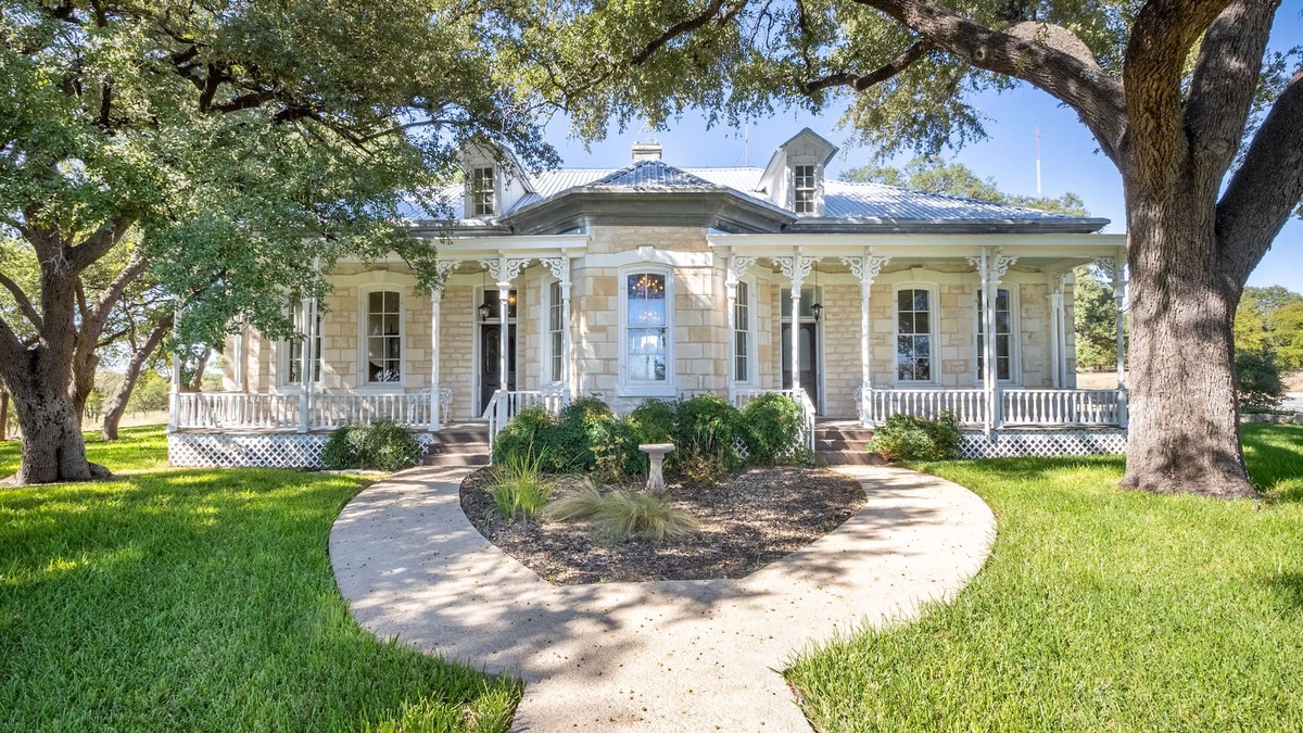 Lampasas House | The Adelphia: Historic Ranch Estate with Guest Cottage on 18 Acres
