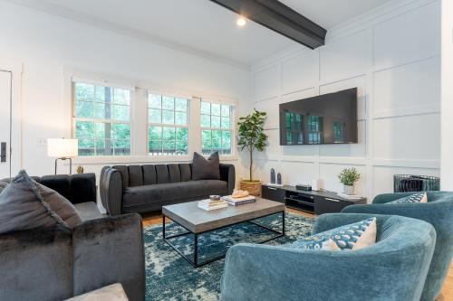 East Hill House | The Alabaster by Stay Local Nashville