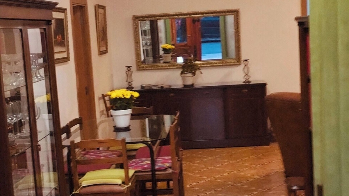 Bunol House | The Almazán. Quiet house with interior courtyard, close to the center and routes.