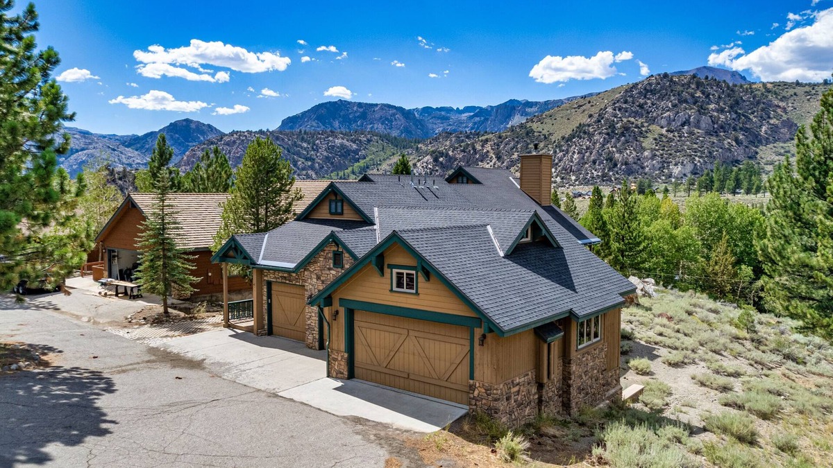 June Lake House | The Alpine Chalet - Sleeps 14!