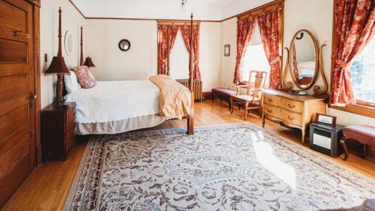 Trinidad Bed & Breakfast | The Amati Suite · 1 BR Suite in Historic Mansion!