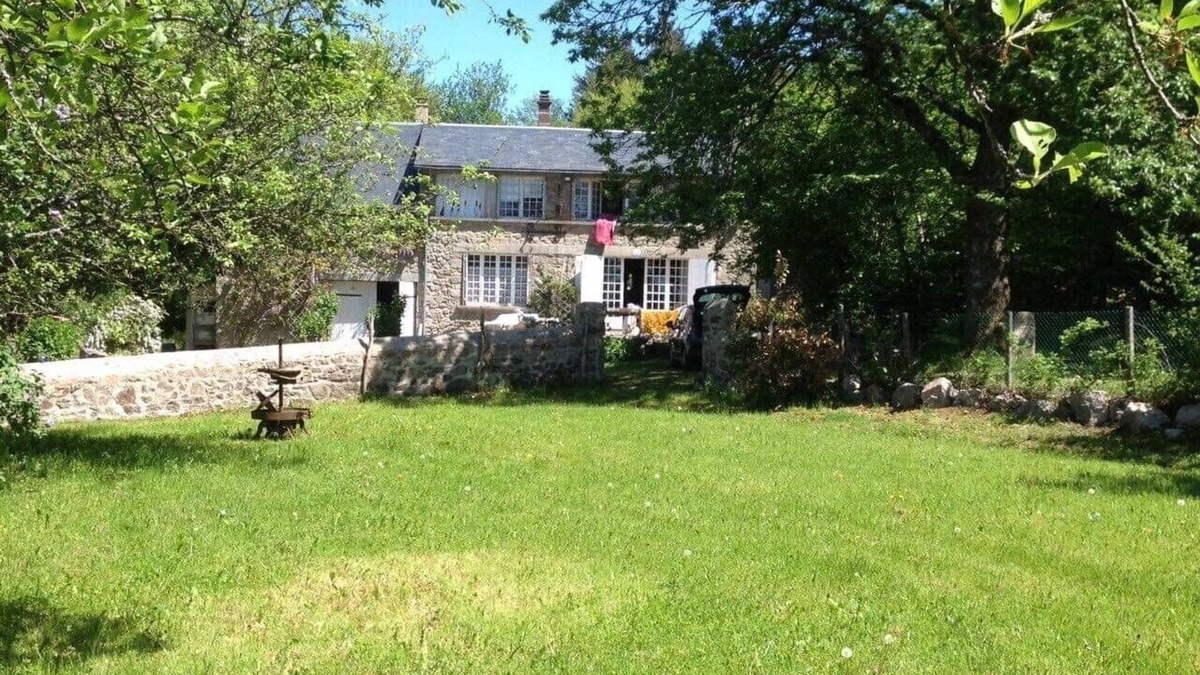 Alligny-en-Morvan House | The amber house