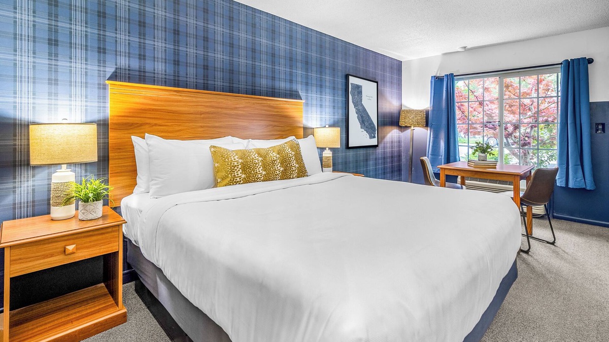 Dunsmuir Hotel | The Angler Lodge