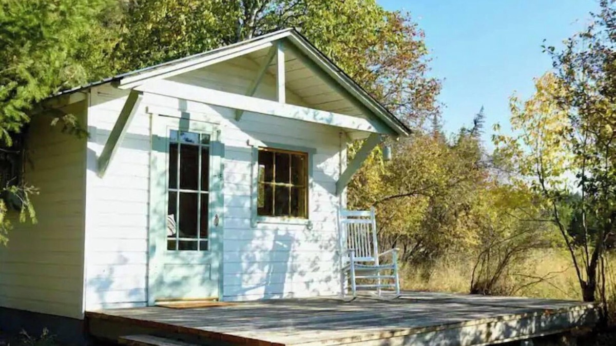 Eureka Cabin | The Angler - On The Banks of the Tobacco River in Eureka Montana