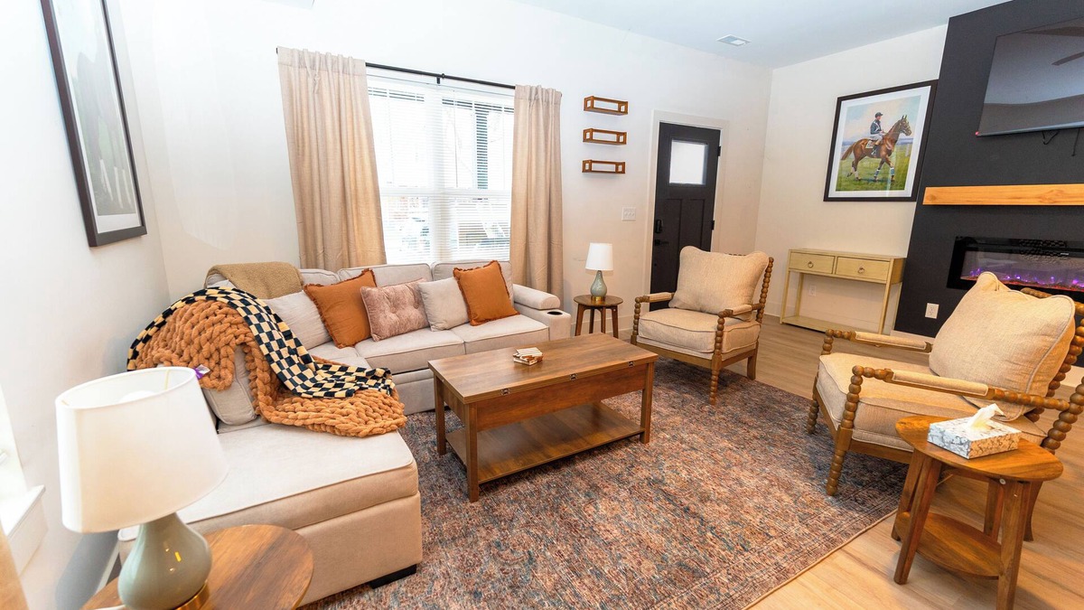 New Albany House | The Aniston; Brand new home in downtown New Albany minutes away from Louisville!