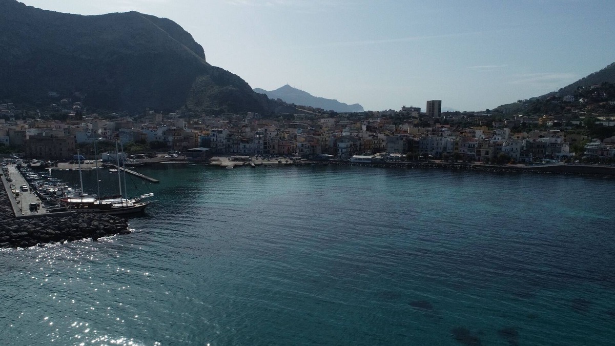 Sferracavallo Apartment | The annexe with terrace overlooking the gulf of Sferracavallo