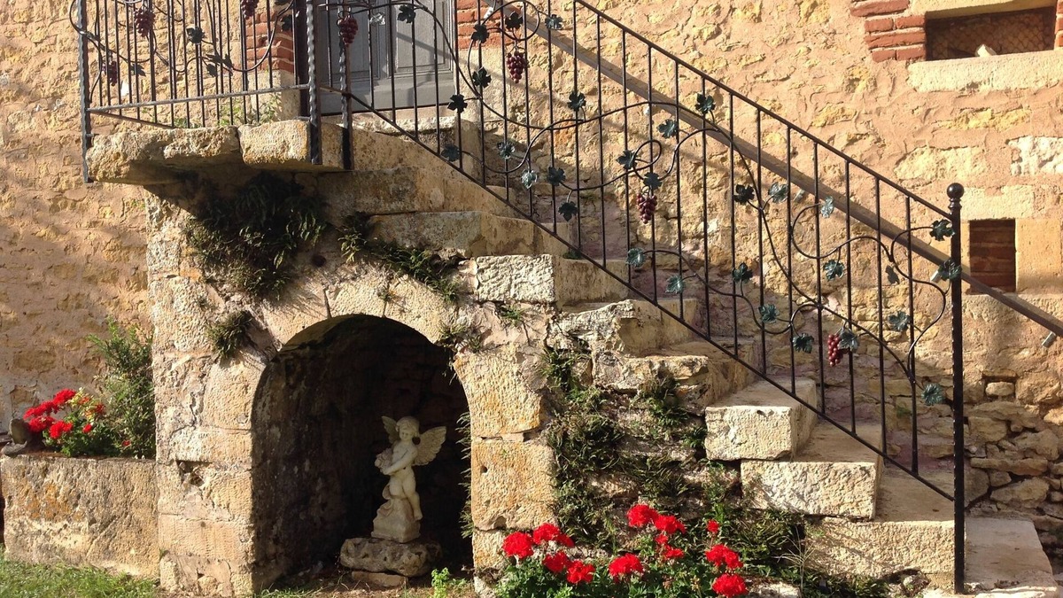 Saint-Front-sur-Lemance Apartment | The Apartment - converted stone barn idyllic spot, sleeps 5, free WiFi