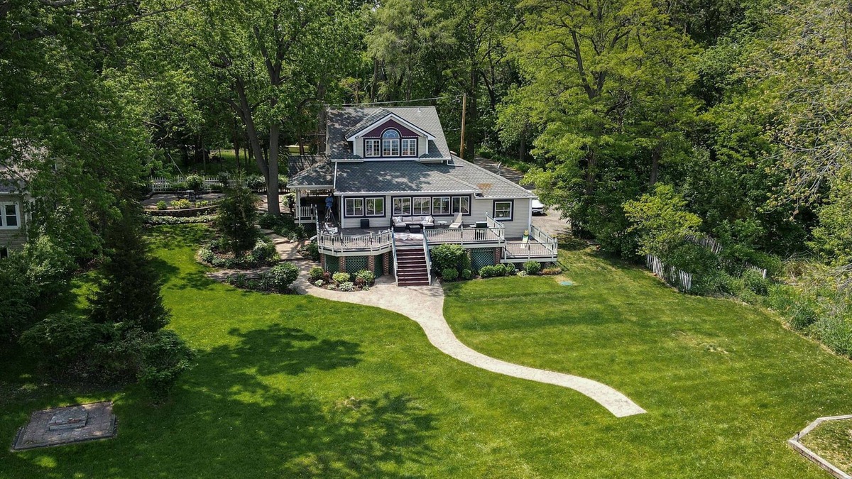 Spring Grove House | The April Inn - A Victorian Waterfront Retreat