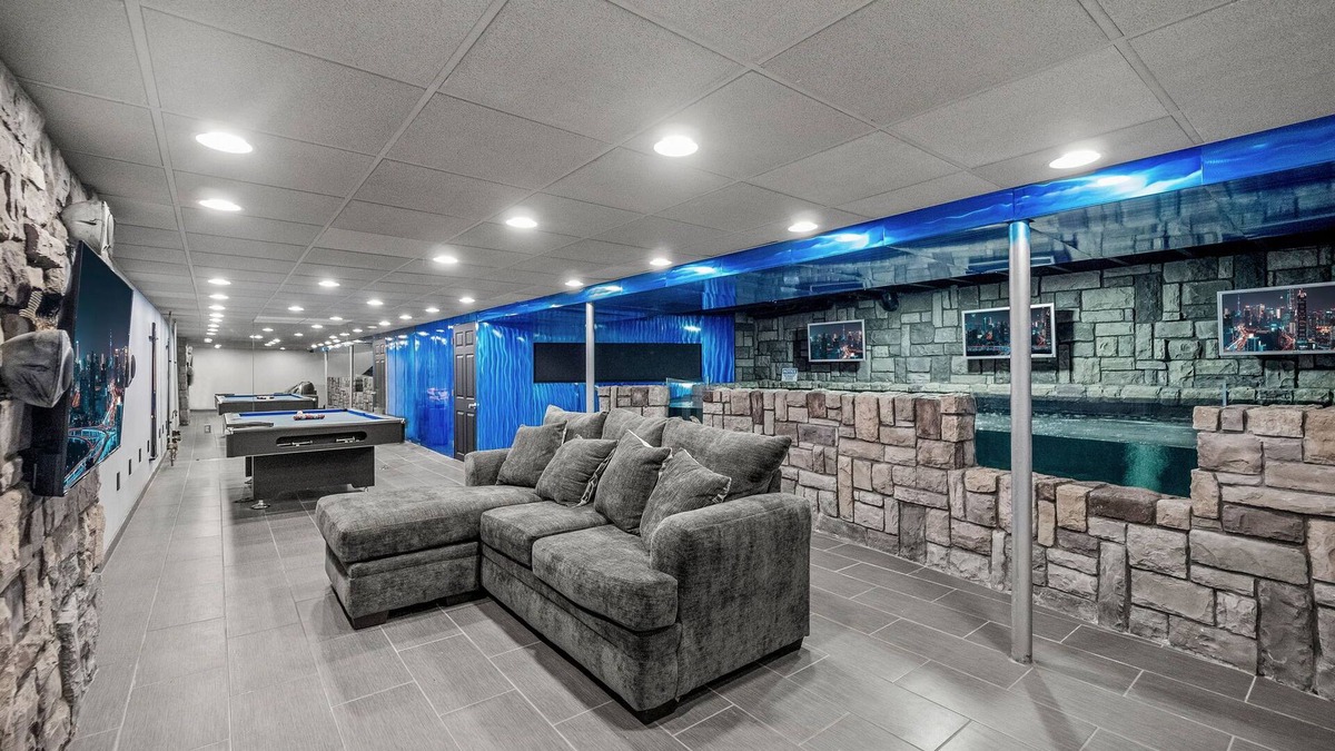 Sterling Heights House | The Aquarium House