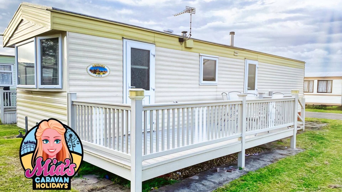 Skegness House | The Arizona Delux Caravan: 8-Berth Family Getaway in Skegness with Home Comforts