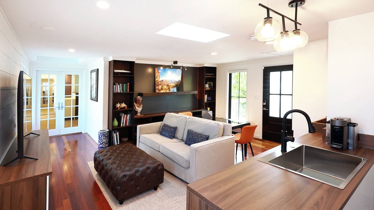 Columbus Apartment | The Artisan - An Atelier in Nature's Canopy