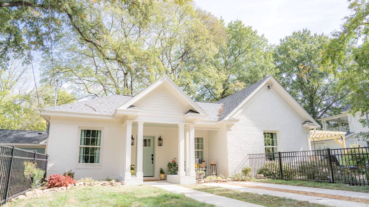 Conway Apartment | The Artist's Cottage: workspace & studio apt for artists/dancers/writers/etc.