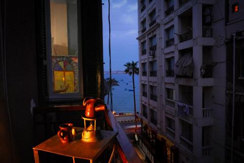 Al-Jumruk Apartment | The Artist's House