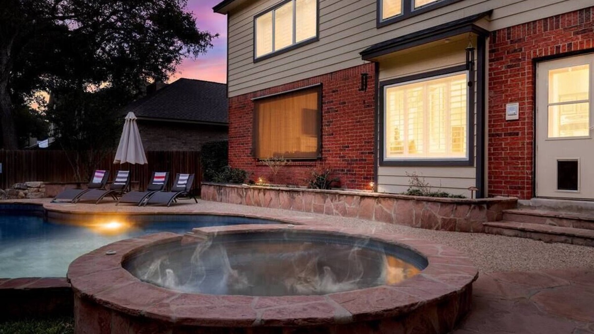 North San Antonio - SAT House | The Ashton - Heated Pool & Spa, King Beds, A Luxury Retreat