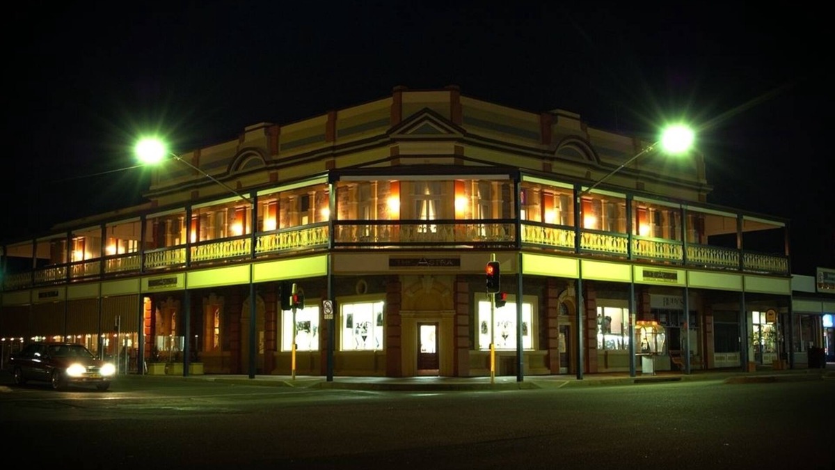 Broken Hill Hotel | The Astra Hotel