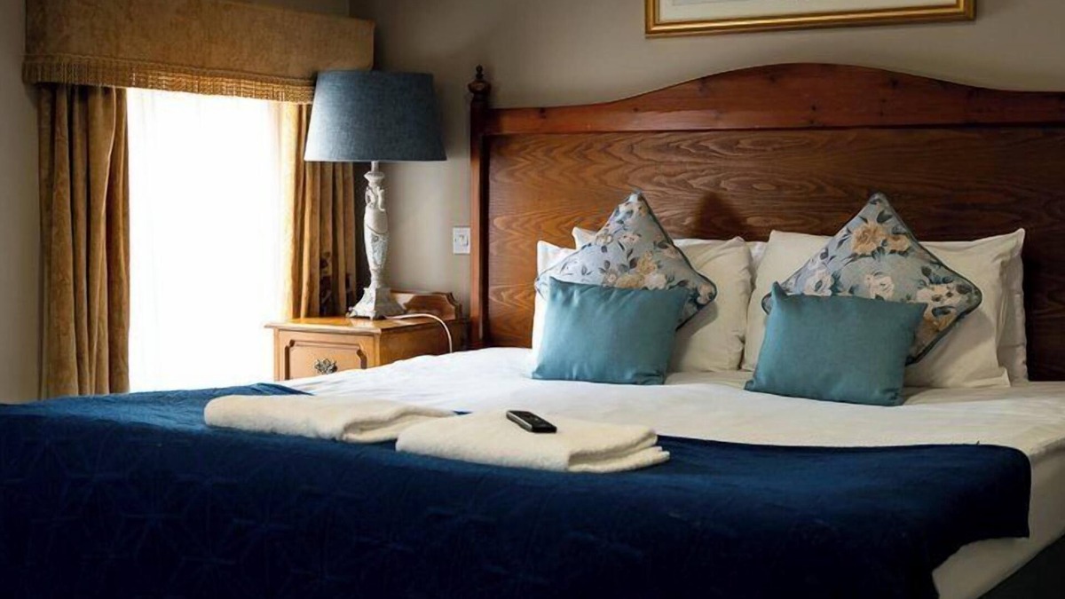 Atherstone Hotel | The Atherstone Red Lion Hotel