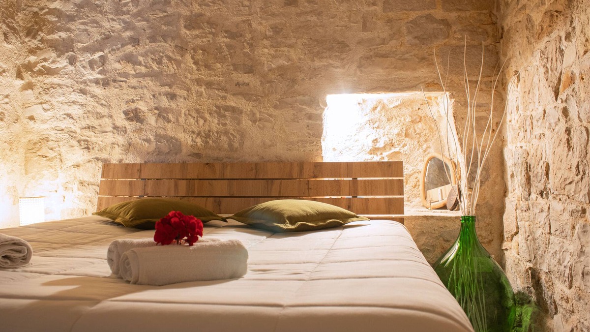 Corato House | The Aura Stone Room: an oasis of charm, nestled in the heart of Corato in Puglia.